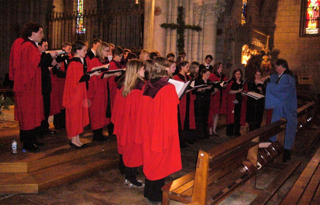 Choir performing in Loches Choir performing in Loches